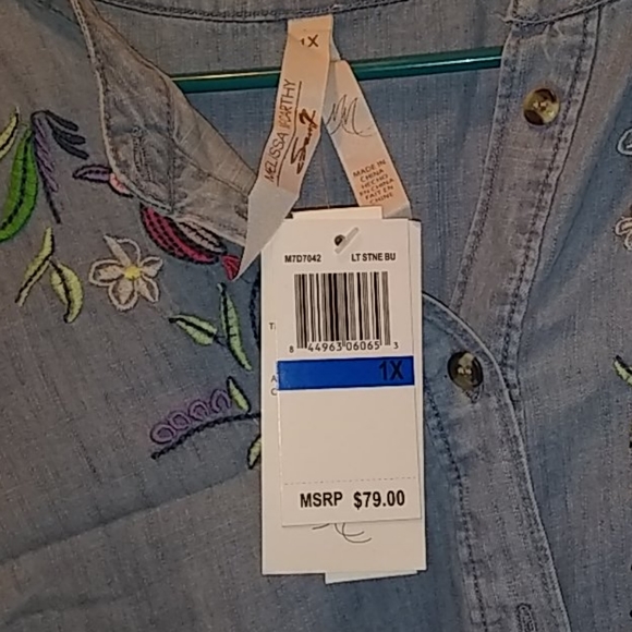 Melissa McCarthy Seven7 Floral Embroidered Light Blue Denim Button Down Top 🌺 - Picture 3 of 4